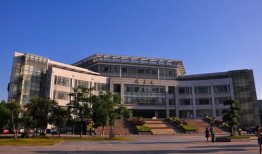 财经政法大学二餐二楼怎么样(财经政法大学老校区在哪里)